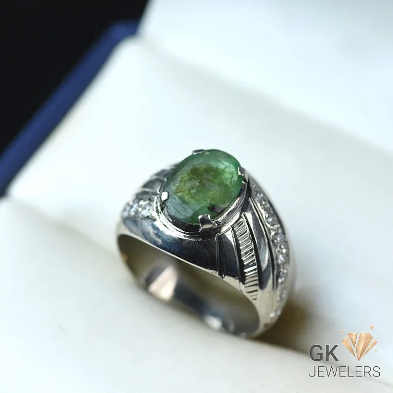 Silver ring with green emerald gemstone