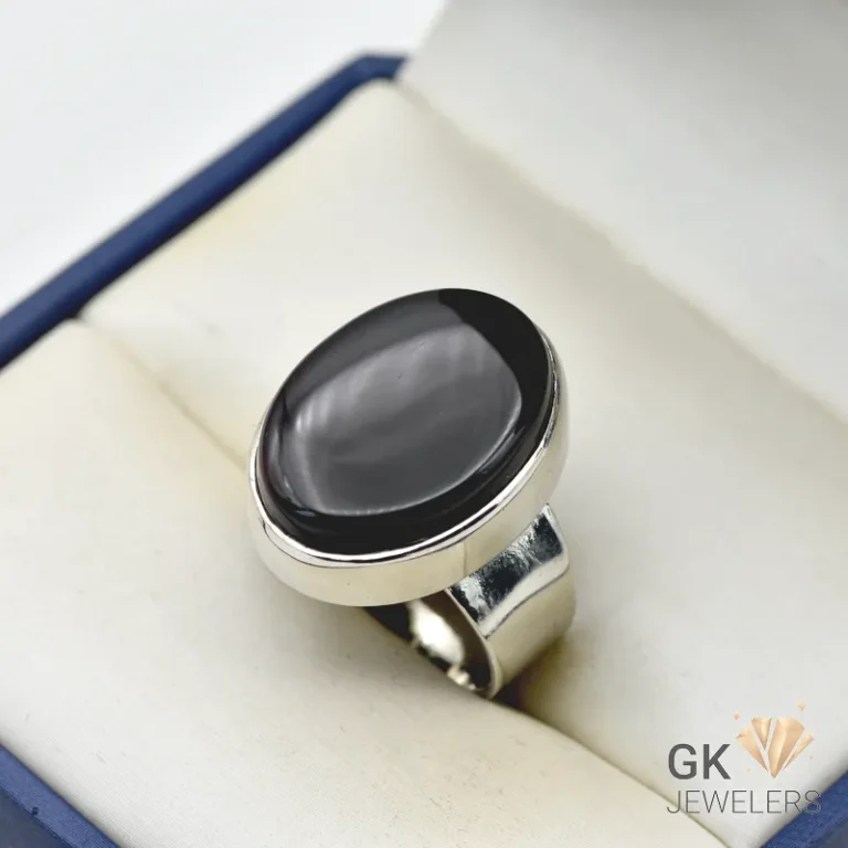 Dark maroon 20-carat Yemeni agate gemstone set in handmade sterling silver ring, size 24, weighing 11.28g