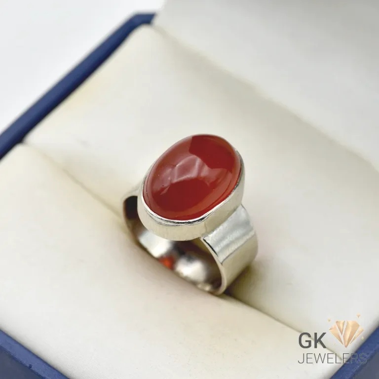 Red agate gemstone set in a handmade silver ring with translucent properties, weighing 8.06g and size 20