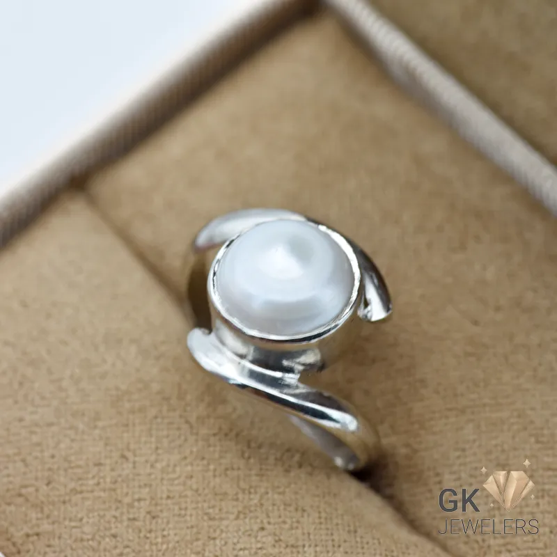 Silver ring featuring a round white natural pearl from Africa, handmade setting, size 15